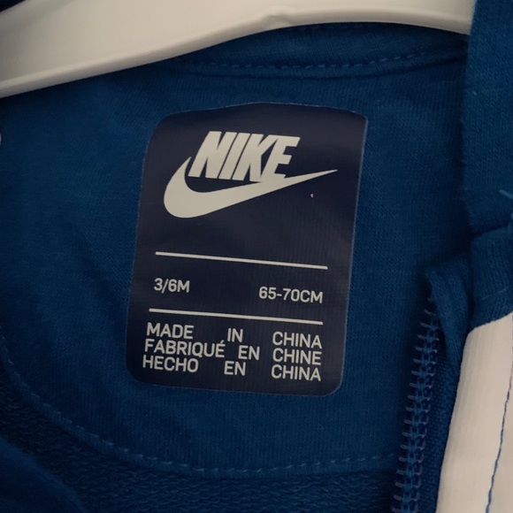 Baby Nike zip up onsies - Picture 3 of 4
